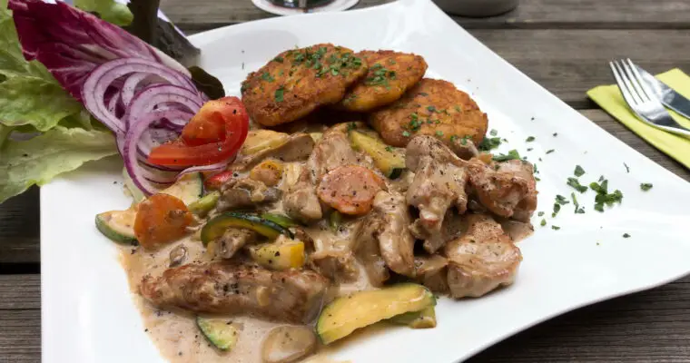 Geschnetzeltes mit Sahnesoße und Rösti